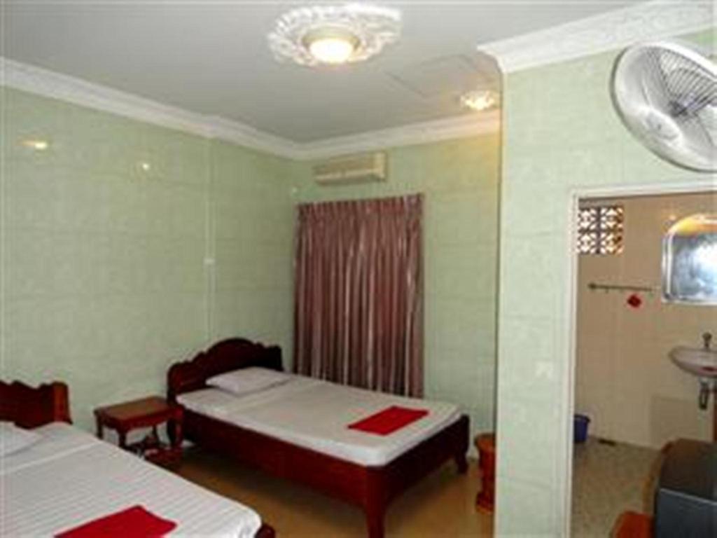 Lucky 1 Guesthouse Phnom-Penh Buitenkant foto